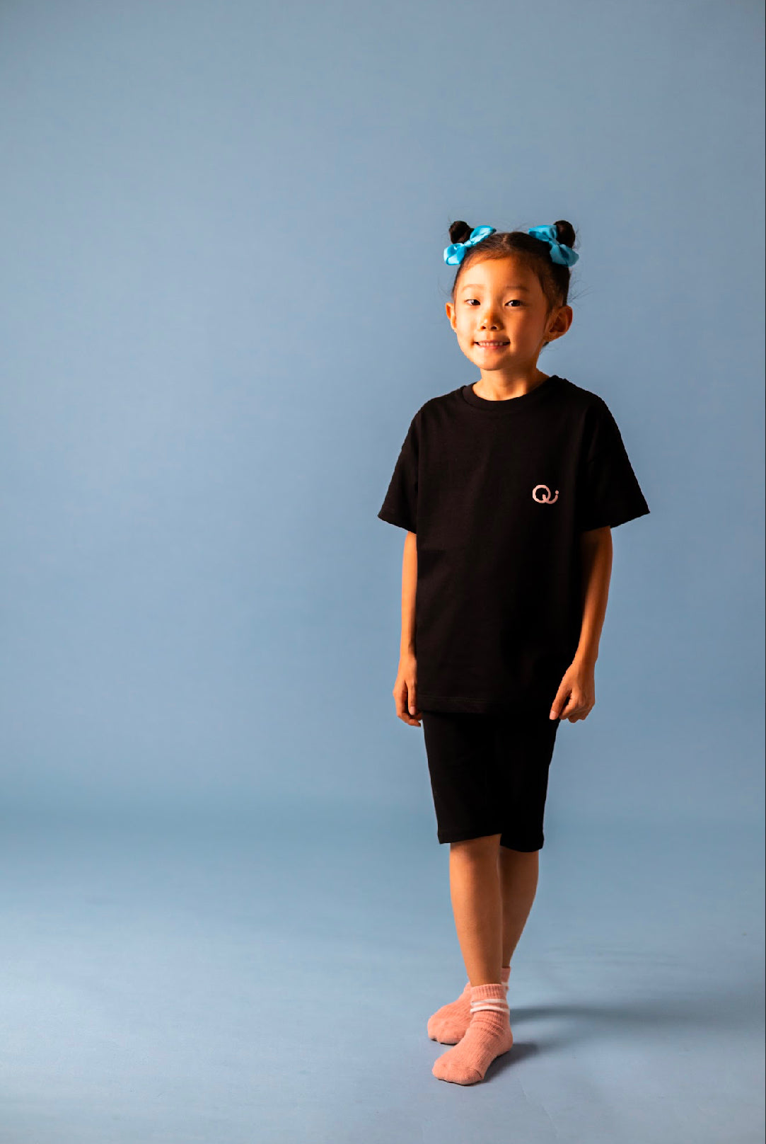 CAMISETA AMAZING THINGS. COLOR NEGRO