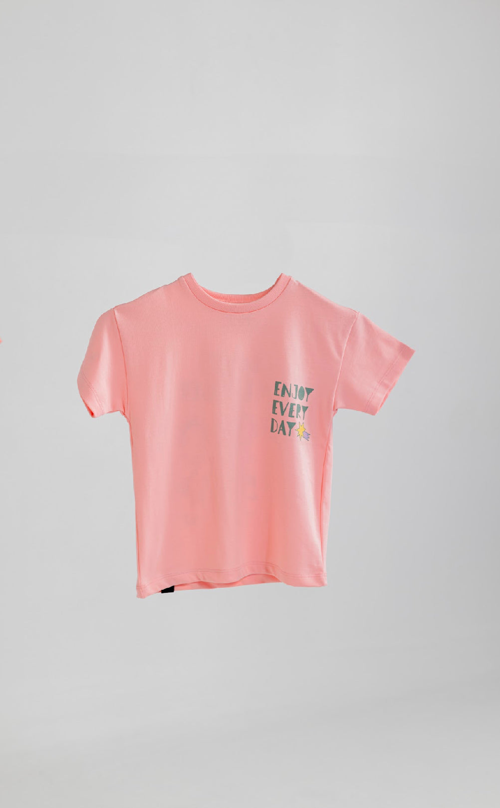 CAMISETA ALWAYS REMEMBER. COLOR ROSA