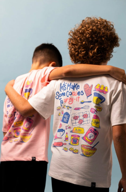 CAMISETA COLLAB OQUI X ENJOY IT. COLOR BLANCO